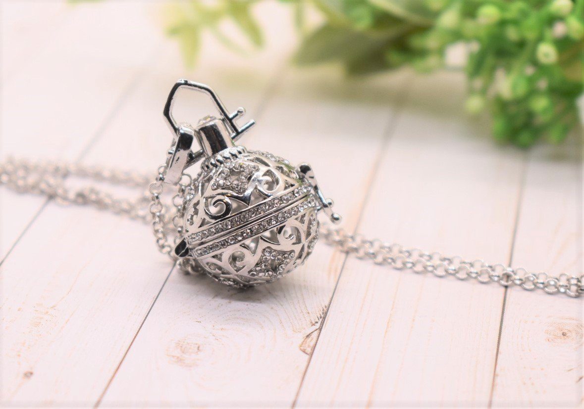 Necklace - 18K Gold Plated Angel Caller Diffuser Necklace