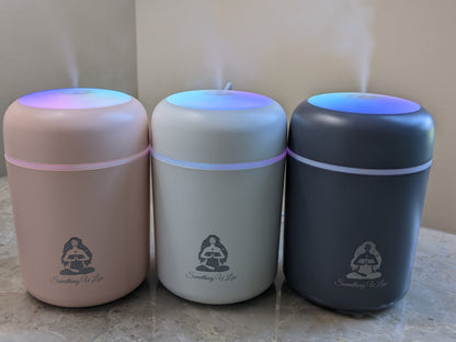 Humidificador portátil de aire con USB, difusor de aromas con aceites esenciales y luz nocturna para coche, caravana, plantas, habitación y oficina.